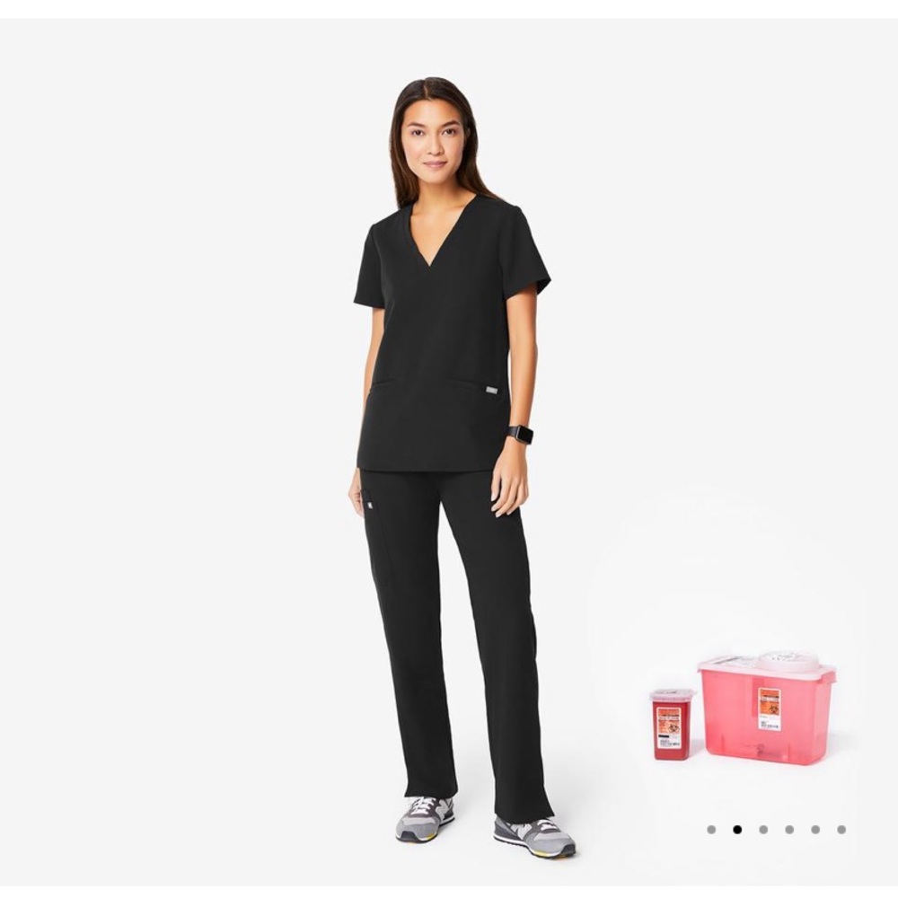 FIGS XSP Kade cargo scrub black pant